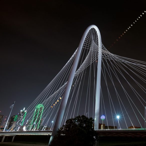 Image of the Week: Supermoon Eclipse over Dallas